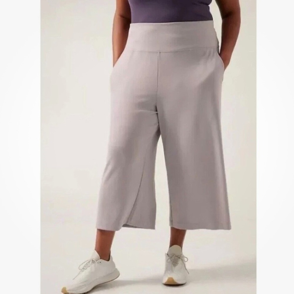 Athleta Seasoft Wide Leg Crop Pant M Purple/Gray Pockets Soft Flowy Yoga Travel